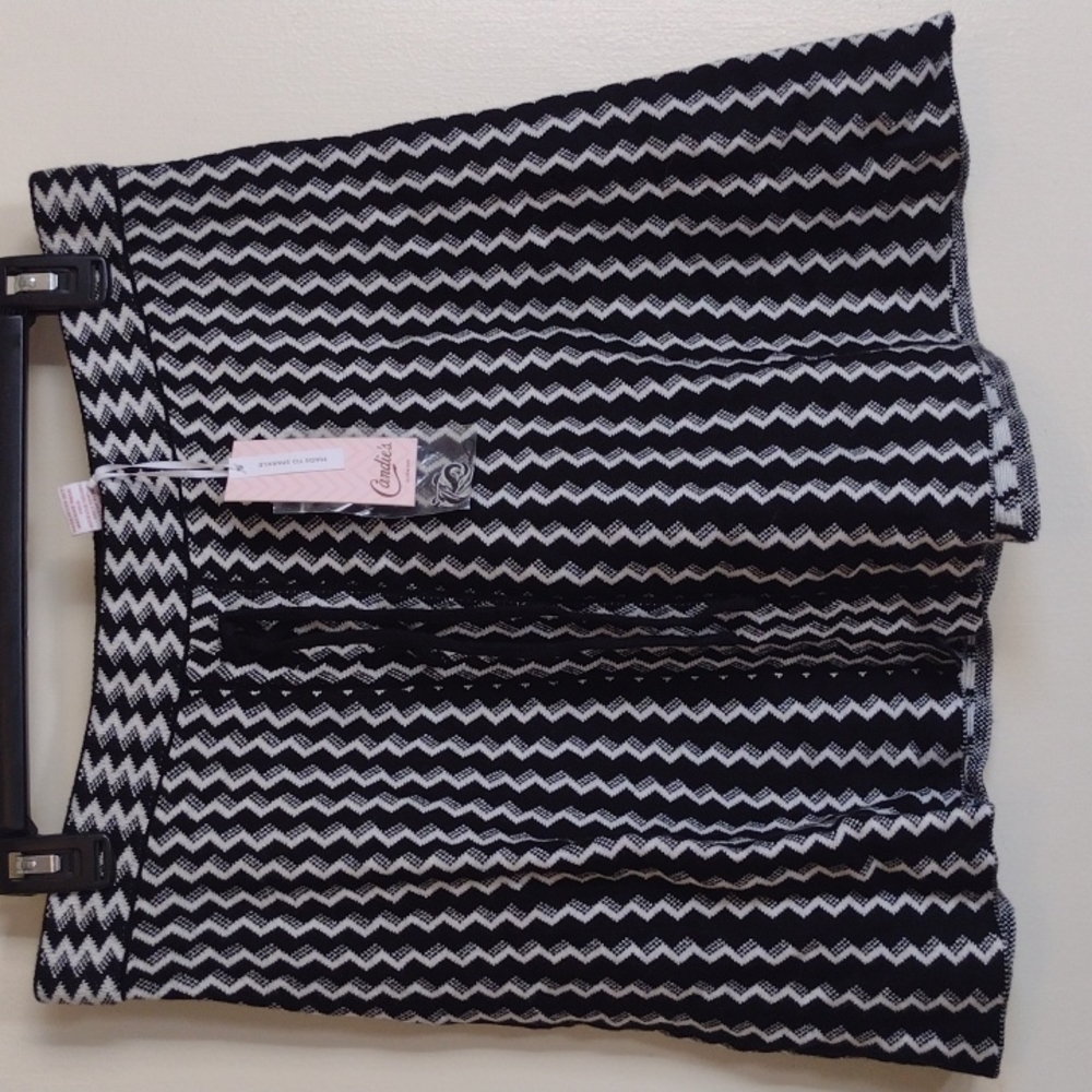 NWT Candies short b&w sweater skirt